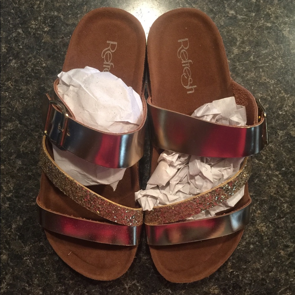 Refresh Gold slip on sandals